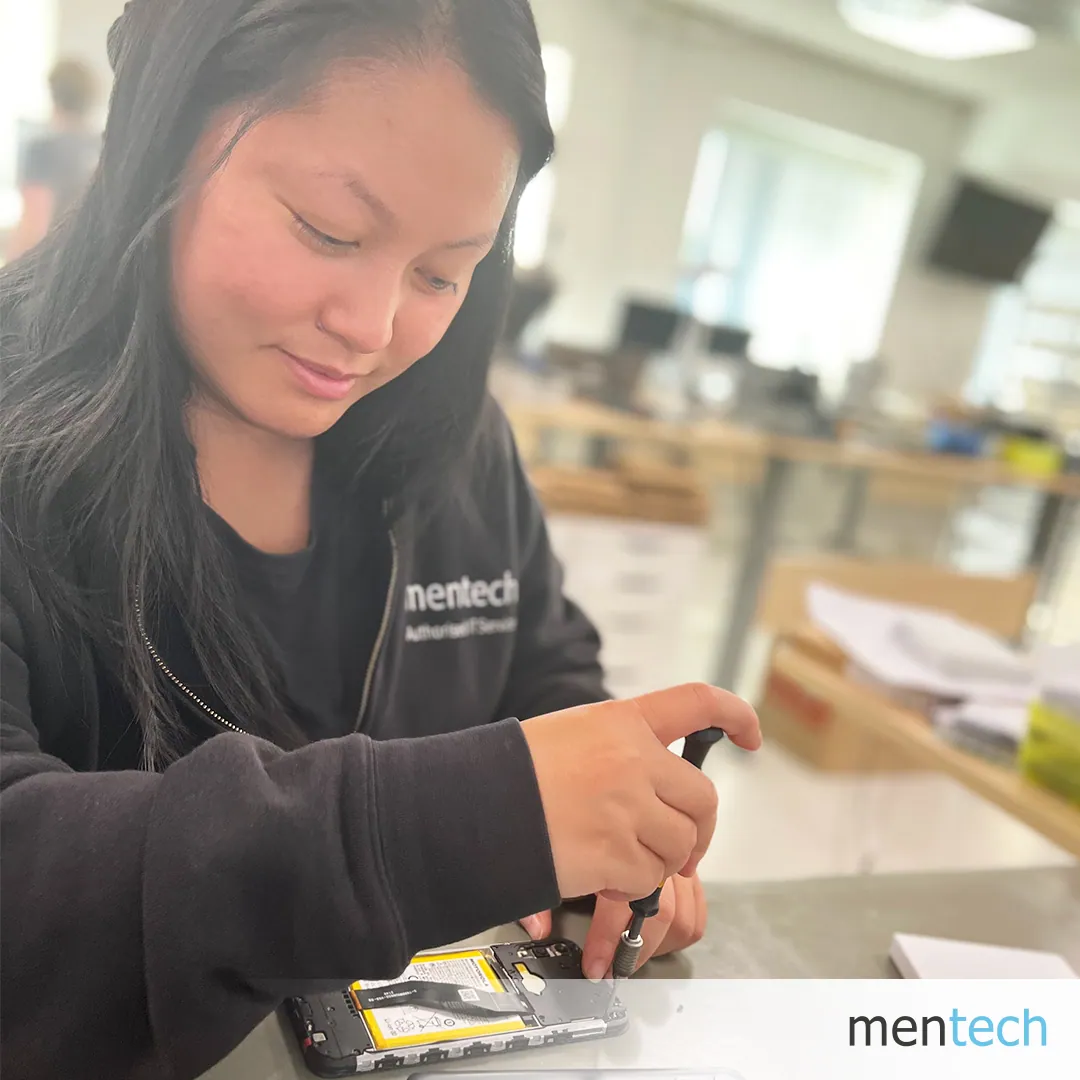 Mentech-tekniker i verkstedet